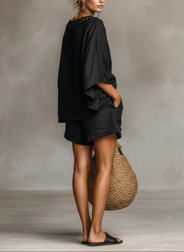 Ensemble minimaliste avec blouse à col bateau en dentelle et short