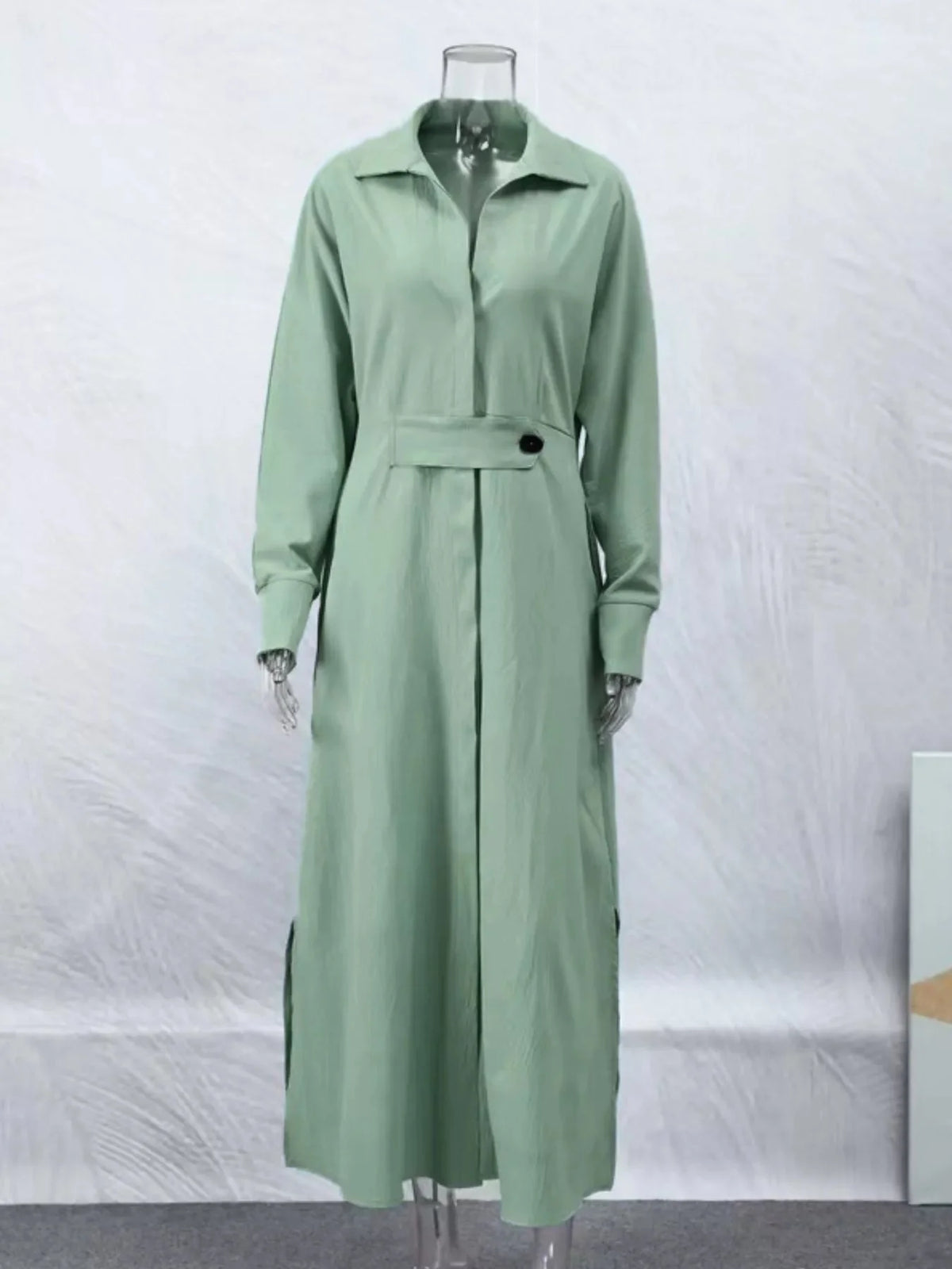 Robe‑chemise à manches longues avec fentes latérales