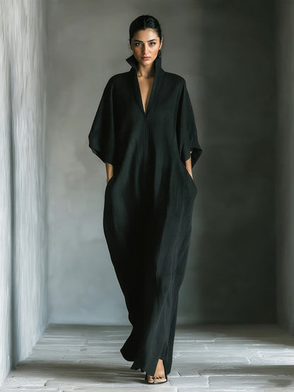 Robe longue élégante à col montant et manches chauve-souris