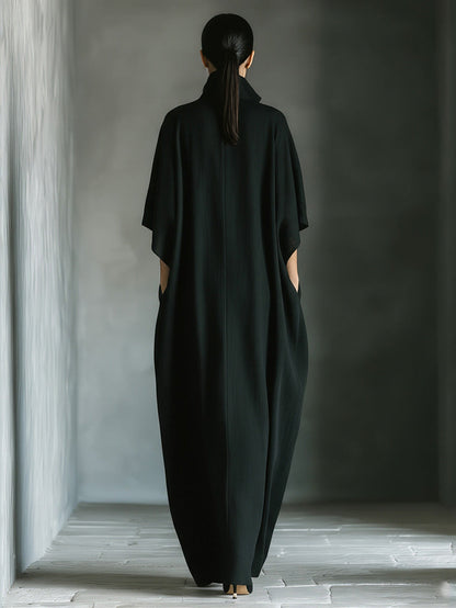 Robe longue élégante à col montant et manches chauve-souris