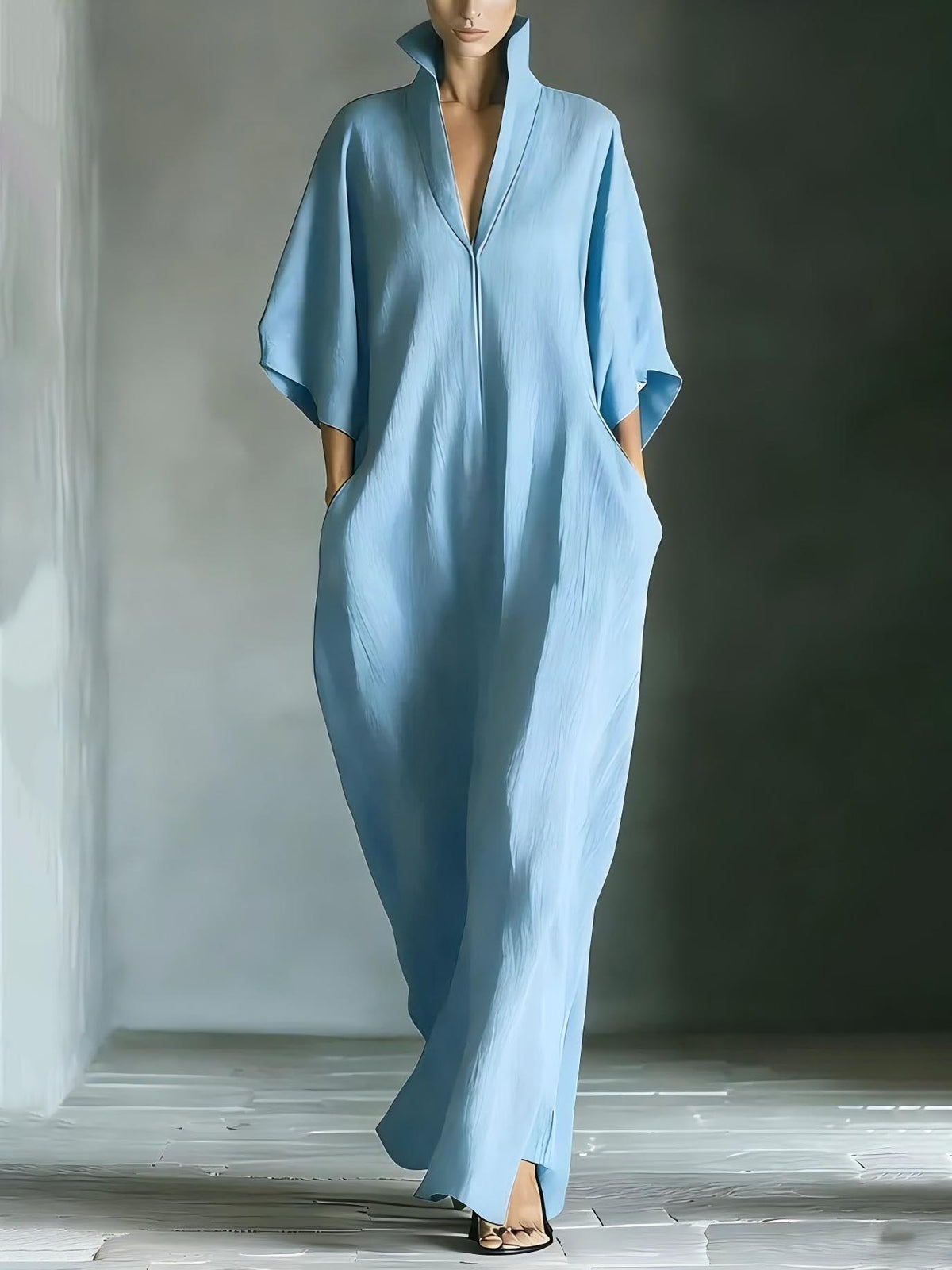 Robe longue élégante à col montant et manches chauve-souris