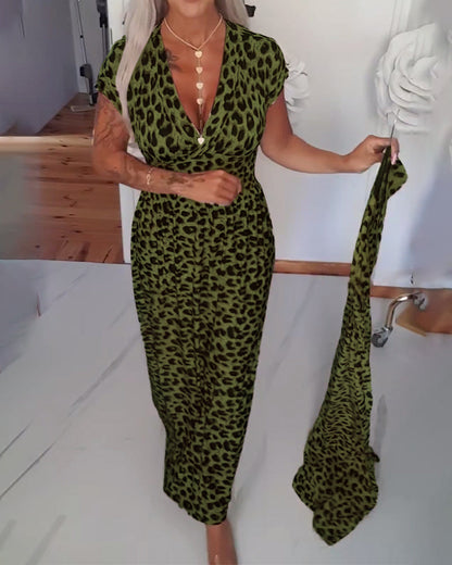 Elegant V-neck leopard print dress