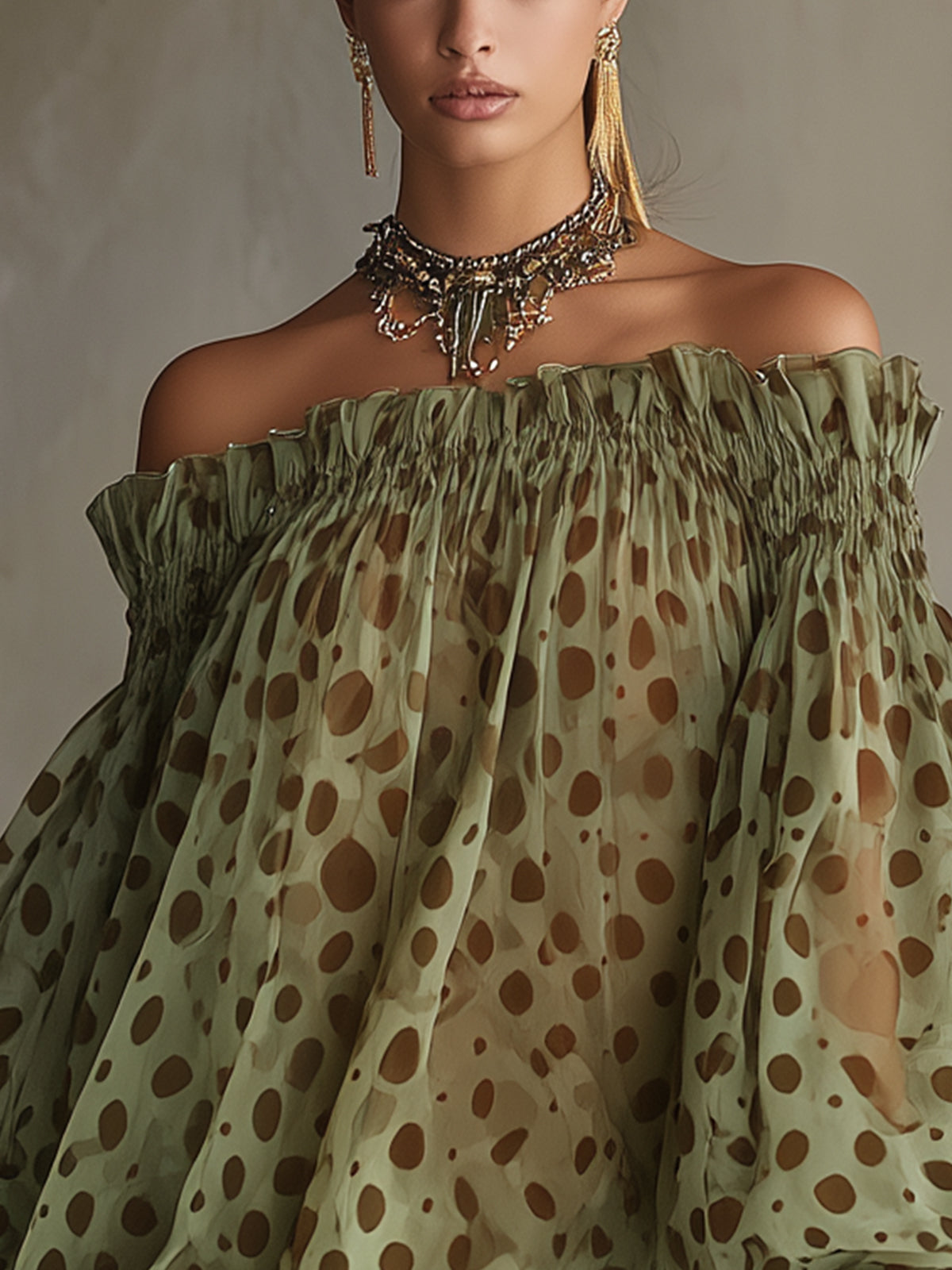 Mini-robe en mousseline de soie à pois pour femme, épaules dénudées et manches longues bouffantes