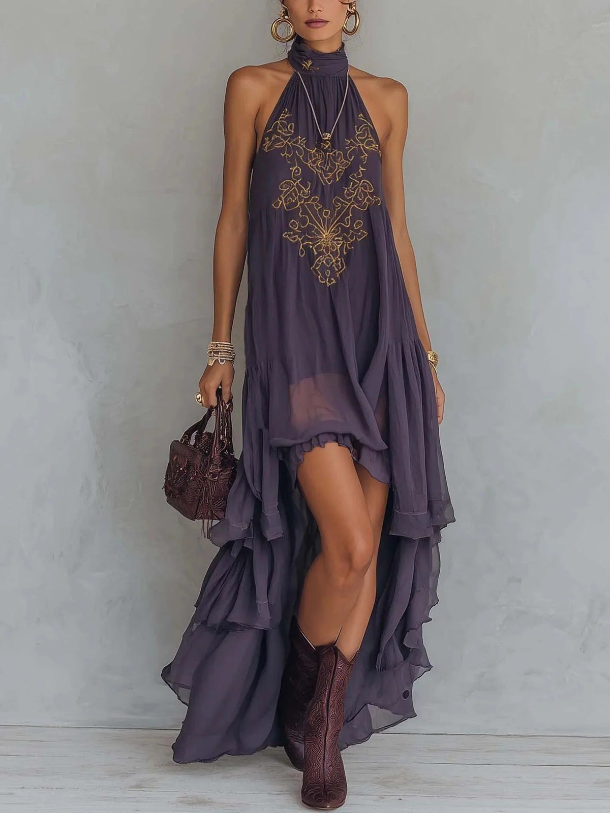 Robe longue bohème brodée, à col licou et ourlet asymétrique
