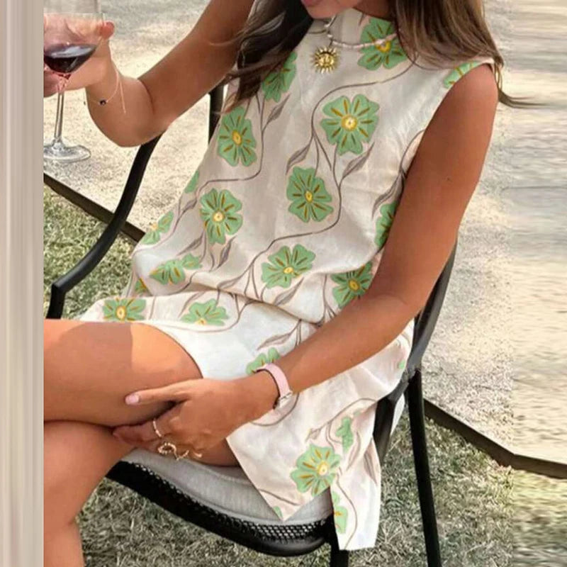 Elegant women's summer mini dress, round neck sleeveless, loose fit, floral print, bohemian-chic style, perfect for holidays and and evenings