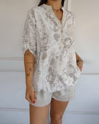 Blouse imprimée à col V avec boutonnage devant