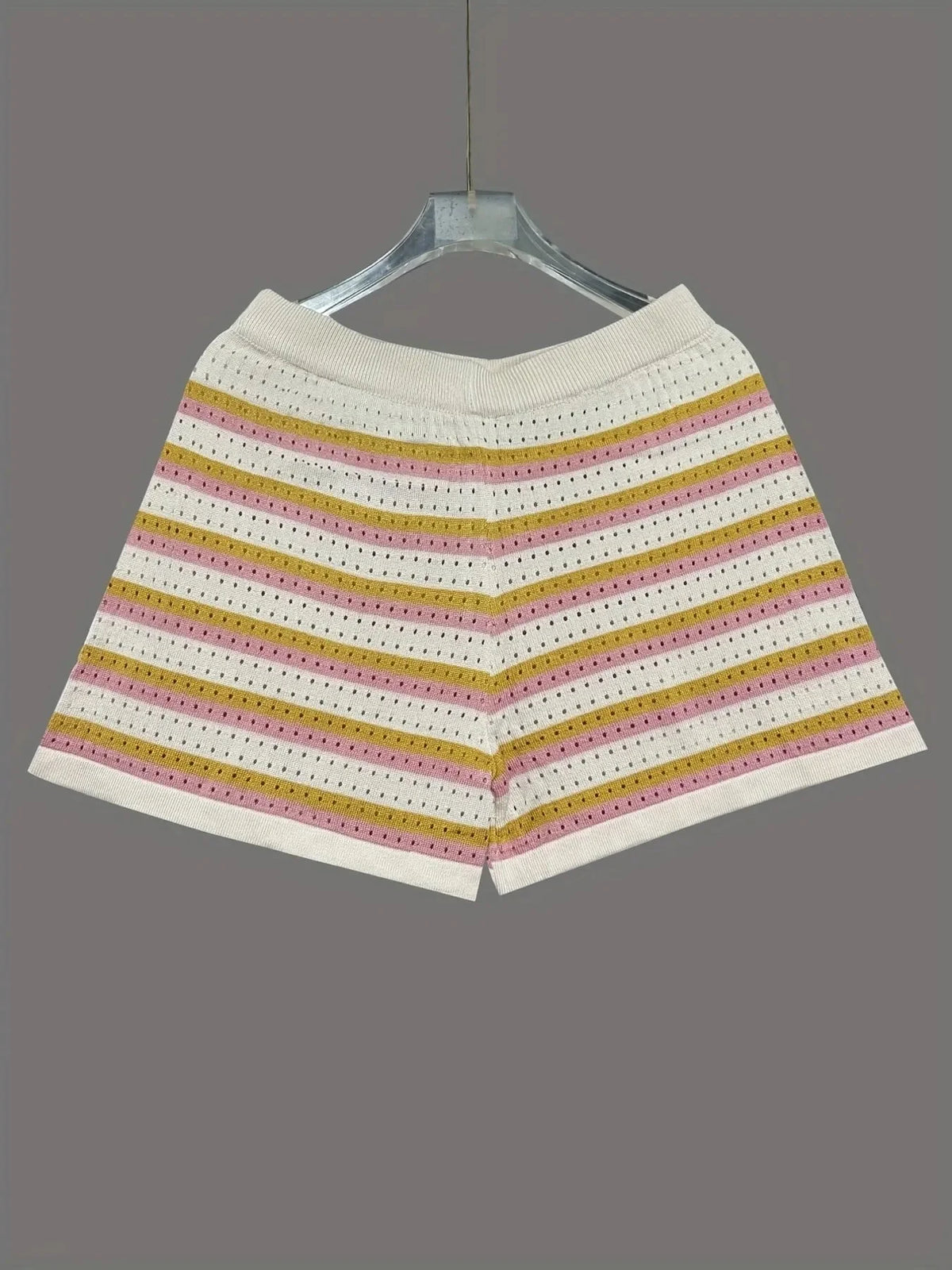 Ensemble de chandail à rayures colorées et de short