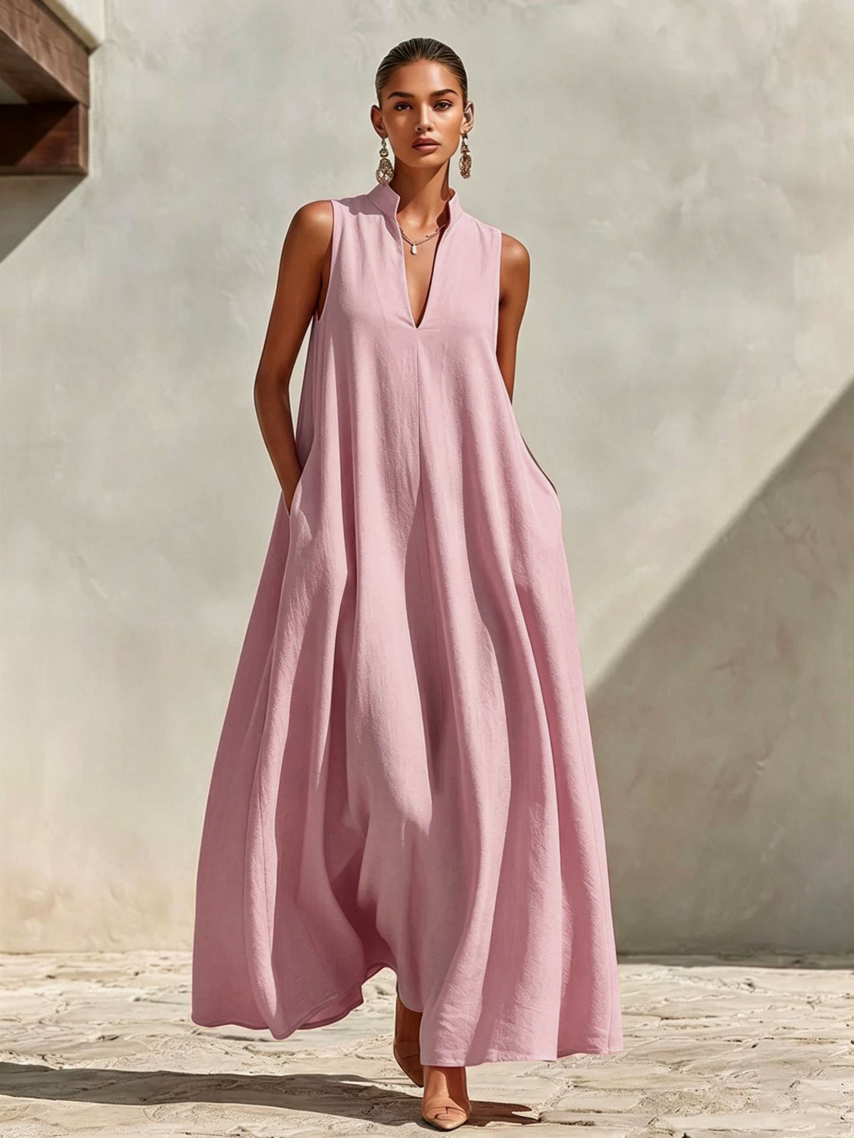 Robe longue ample sans manches en mélange de lin, avec col montant et poches