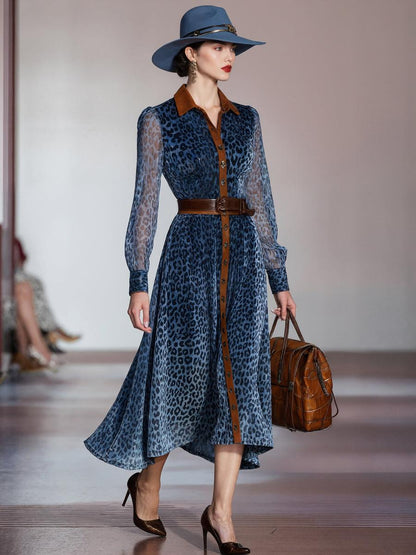 Robe midi bleue à manches longues imprimé léopard