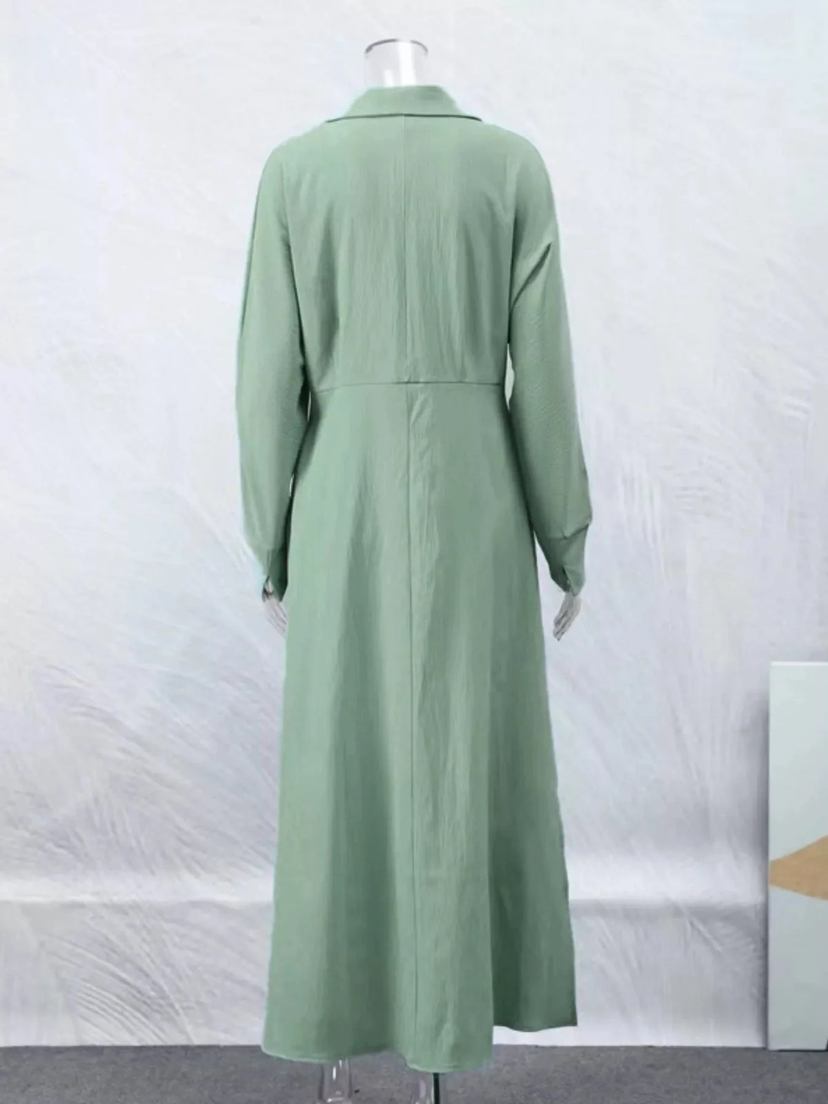 Robe‑chemise à manches longues avec fentes latérales