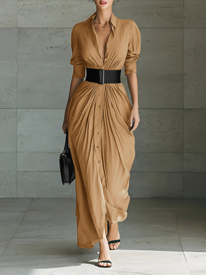 Robe maxi à revers, manches longues et ceinture, boutonnage simple.
