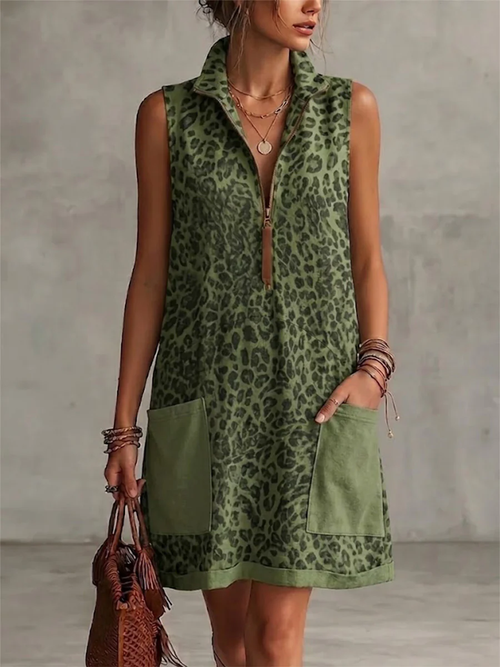 Robe Courte Sans Manches Imprimé Léopard Avec Col Semi-zippé Et Poches Plaquées Contrastantes.