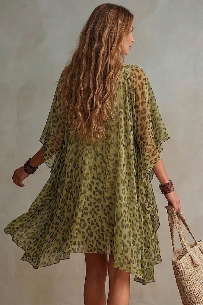 Robe en mousseline fluide à imprimé léopard et col en V