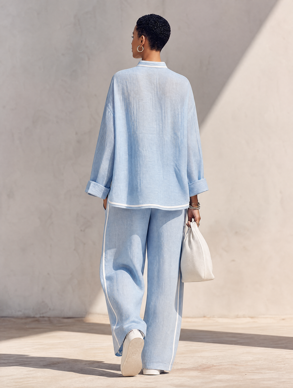Ensemble ample femme en lin bleu clair avec haut col montant mi-zippé et pantalon large