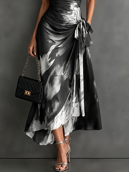 Robe Midi Cache-cœur Imprimé Abstrant Rouge et Noir Col V Manches Courtes Ceinture Nouée Ourlet Asymétrique Volanté