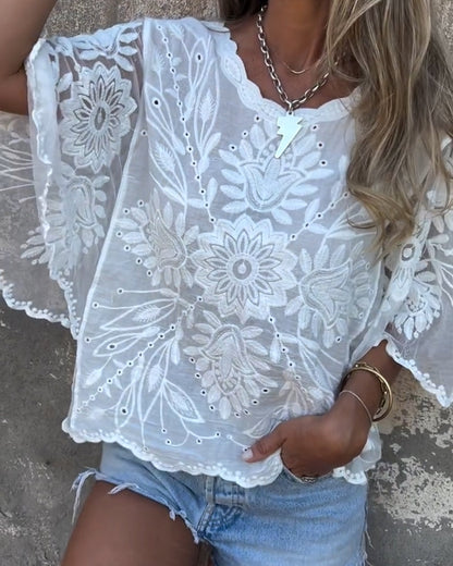 Blouse brodée Aumora à manches papillon et col rond