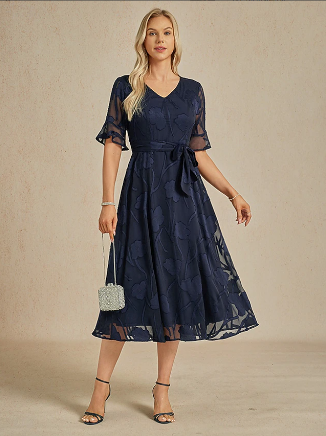 Robe florale col V à manches transparentes