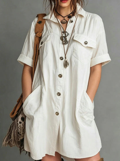 Robe chemise boutonnée à manches courtes et coupe ample avec poches