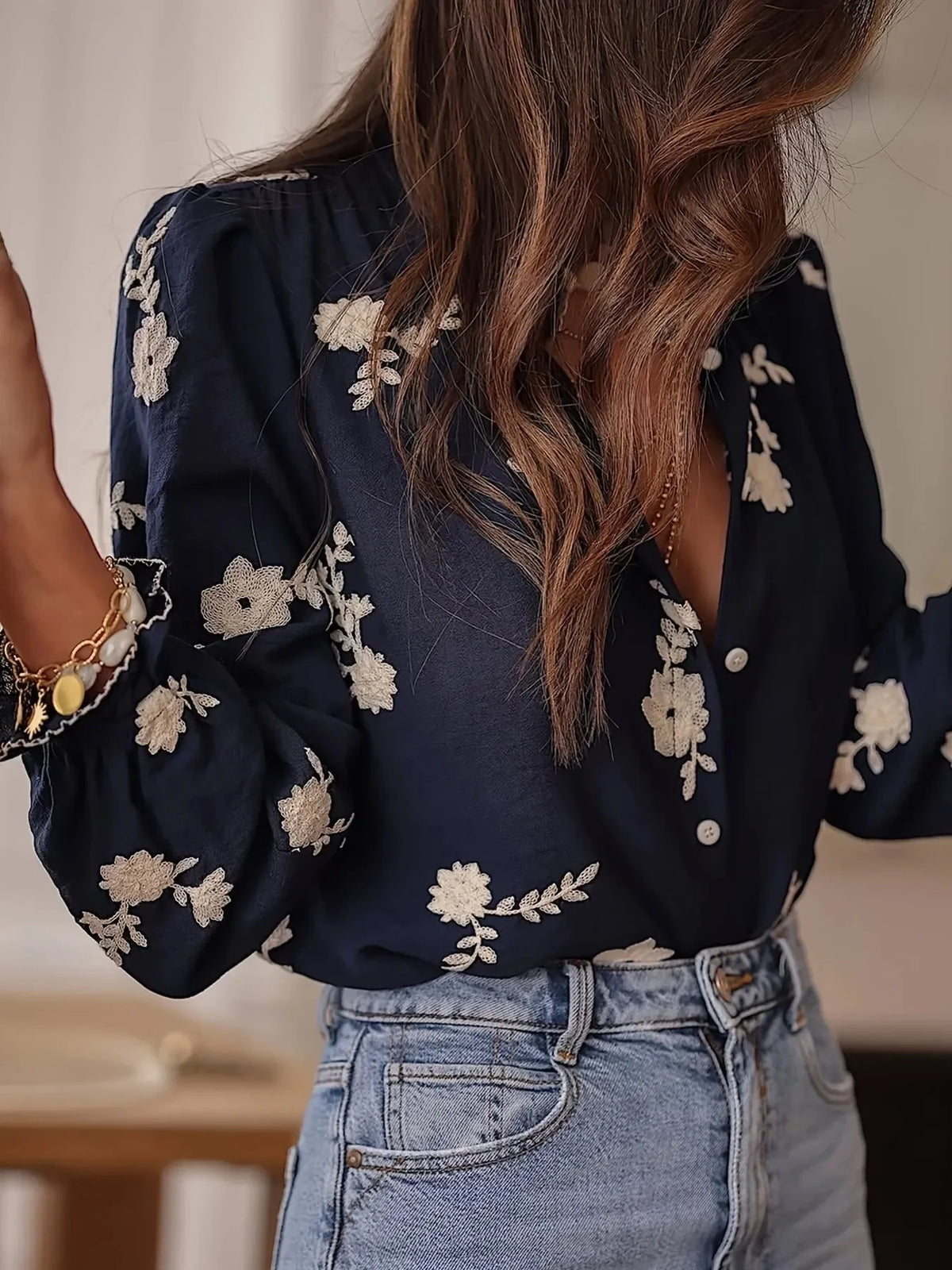 Chemise à manches longues boutonnée à motifs floraux