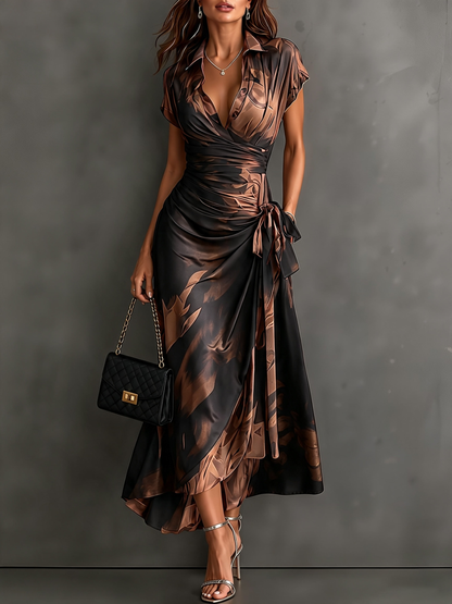 Robe Midi Cache-cœur Imprimé Abstrant Rouge et Noir Col V Manches Courtes Ceinture Nouée Ourlet Asymétrique Volanté