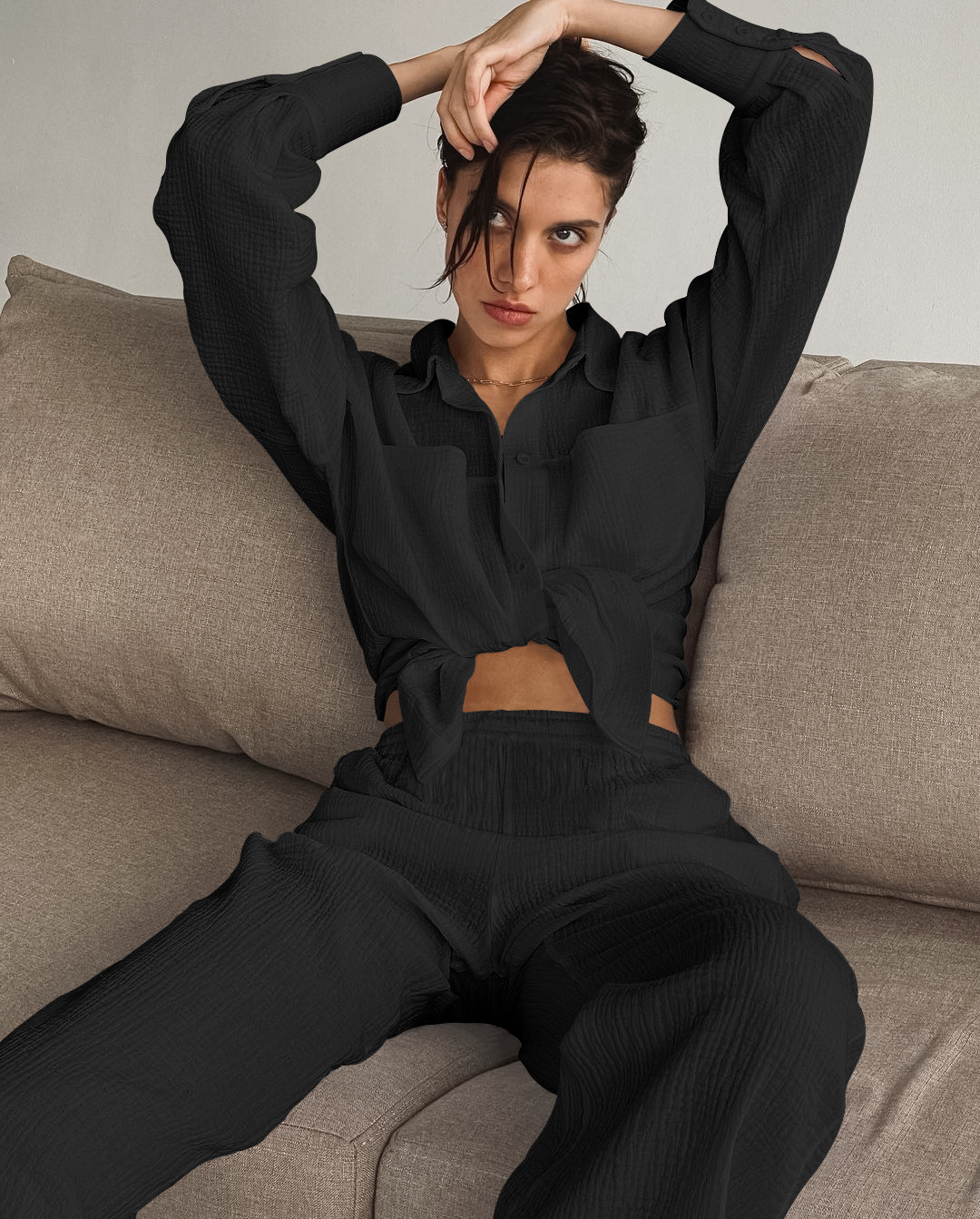 Minimalist two-piece cotton set with pants