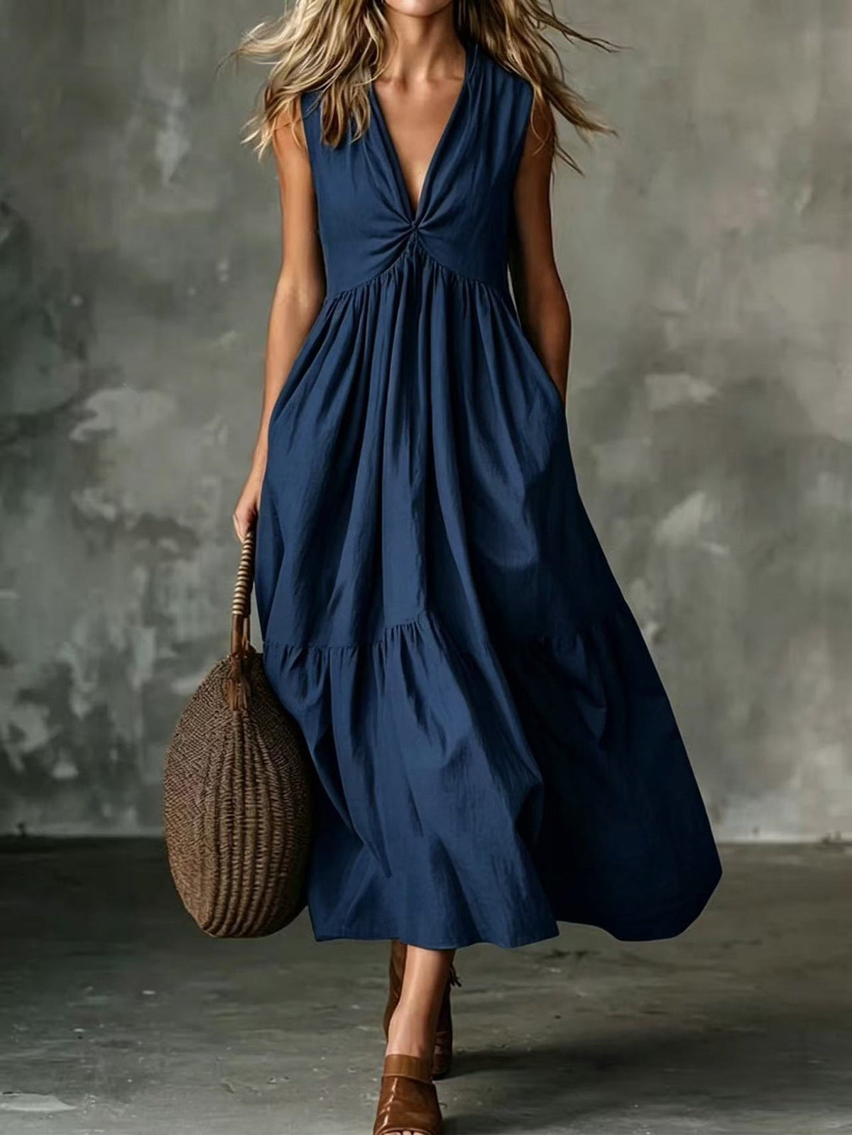 Robe longue texturée ample sans manches à col en V et devant torsadé avec poches