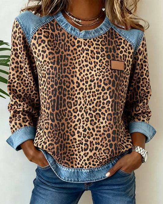 Sweat-shirt en jean patchwork à imprimé léopard