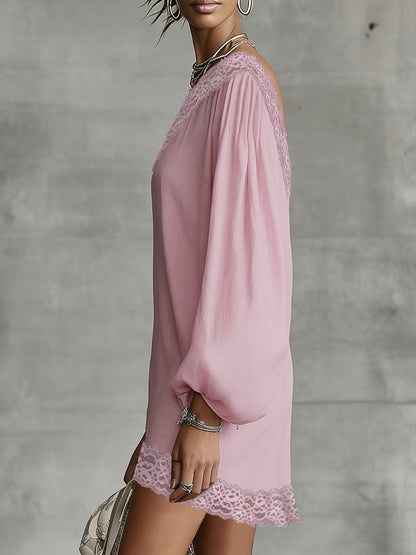 Robes courtes à épaules dénudées avec manches bouffantes, couleurs unies et coupe ample.