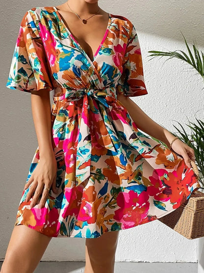 Mini‑robe imprimée manches courtes, décolleté croisé