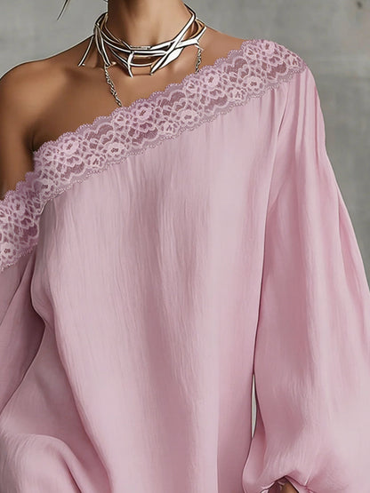 Robes courtes à épaules dénudées avec manches bouffantes, couleurs unies et coupe ample.