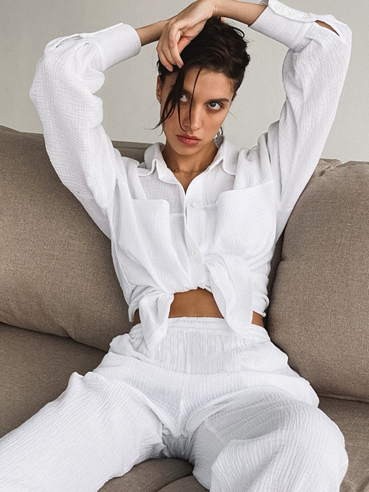 Minimalist two-piece cotton set with pants