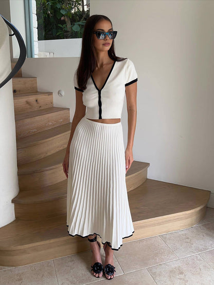 Ensemble pull et jupe avec finitions contrastées minimalistes