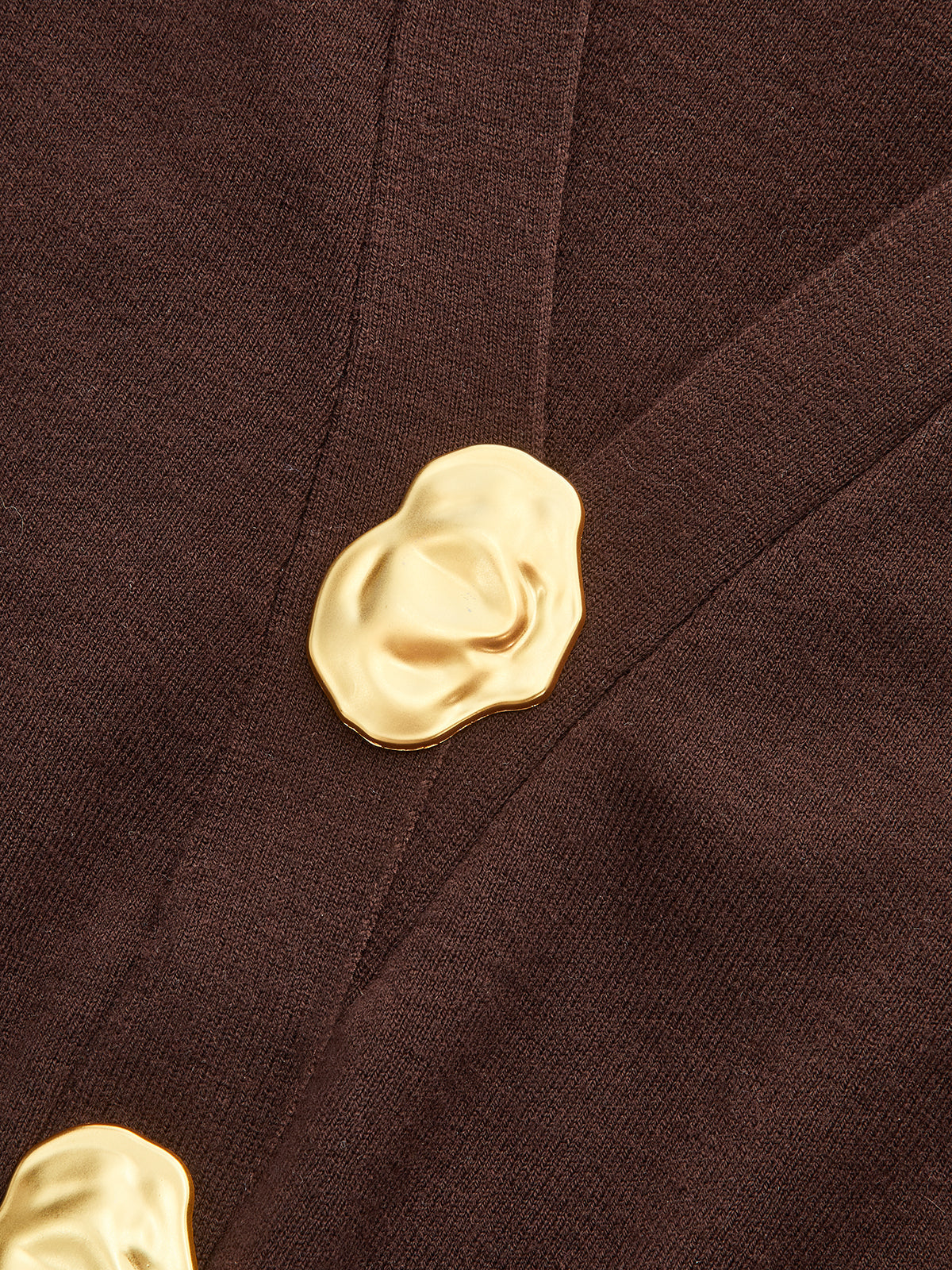 Pull en mélange de laine à col V avec détails métallisés