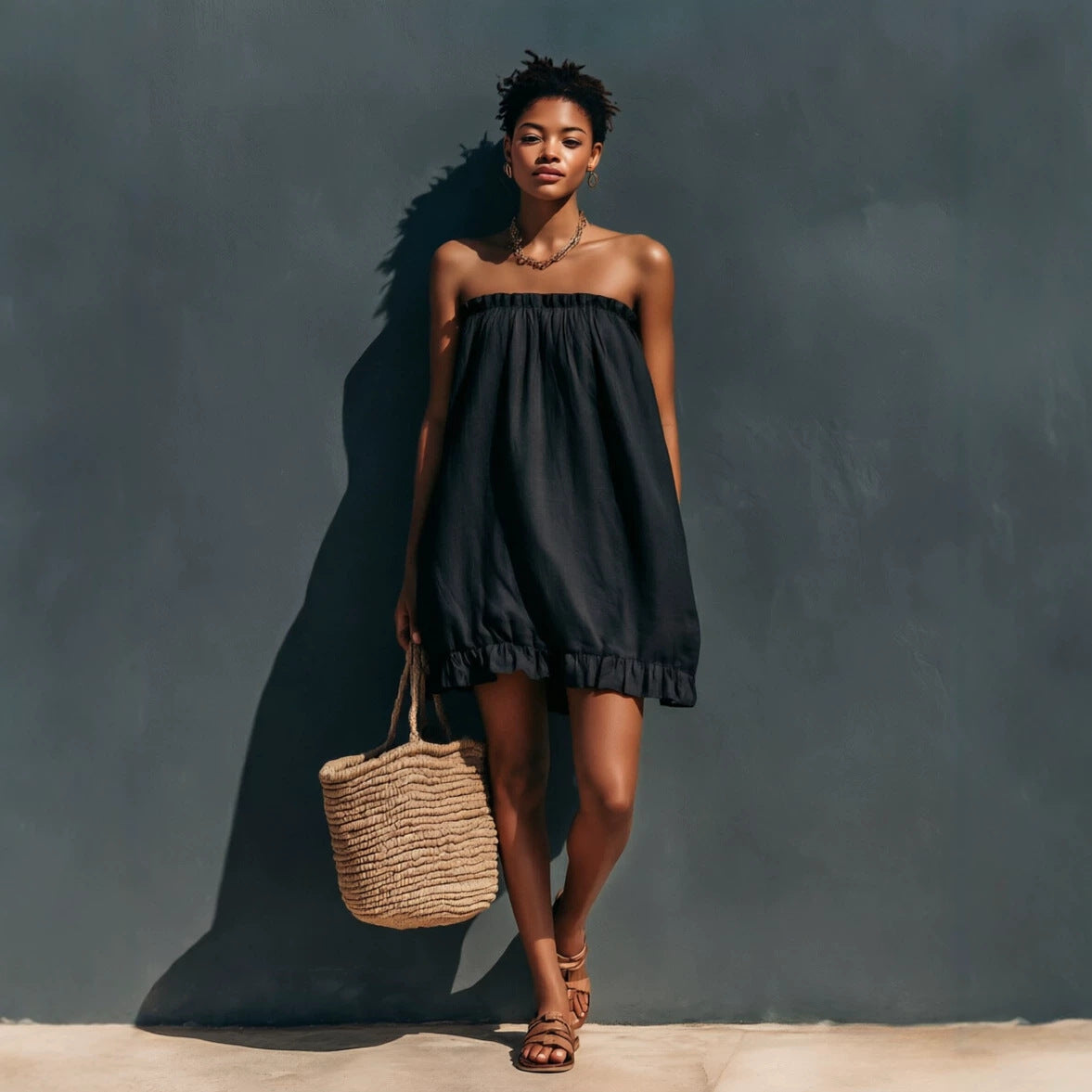 Robe courte ample en lin bustier à volants