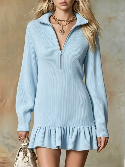 Robe pull col montant mi-zippé en maille côtelée à ourlet volanté