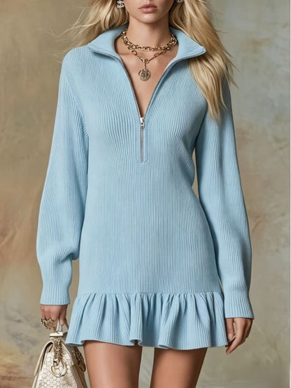 Robe pull col montant mi-zippé en maille côtelée à ourlet volanté