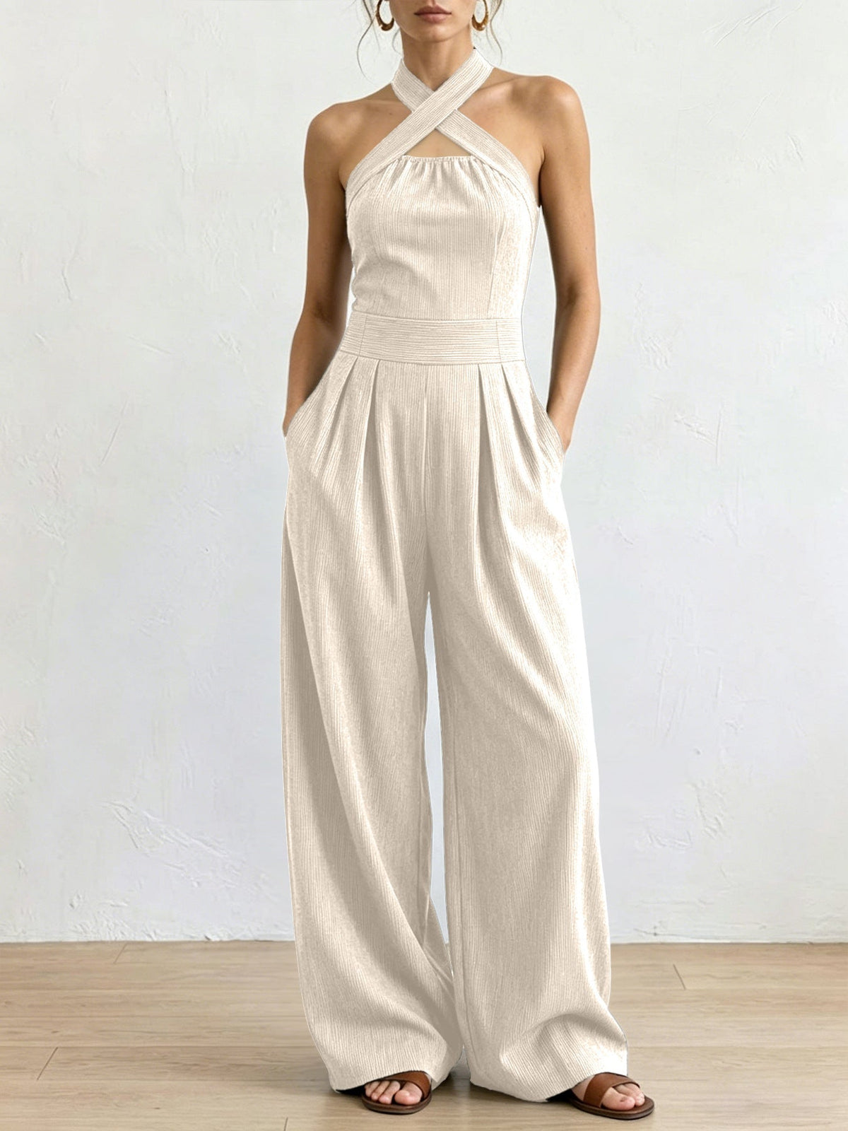 Combinaison pantalon dos nu entrecroisé à découpe et taille haute avec poches