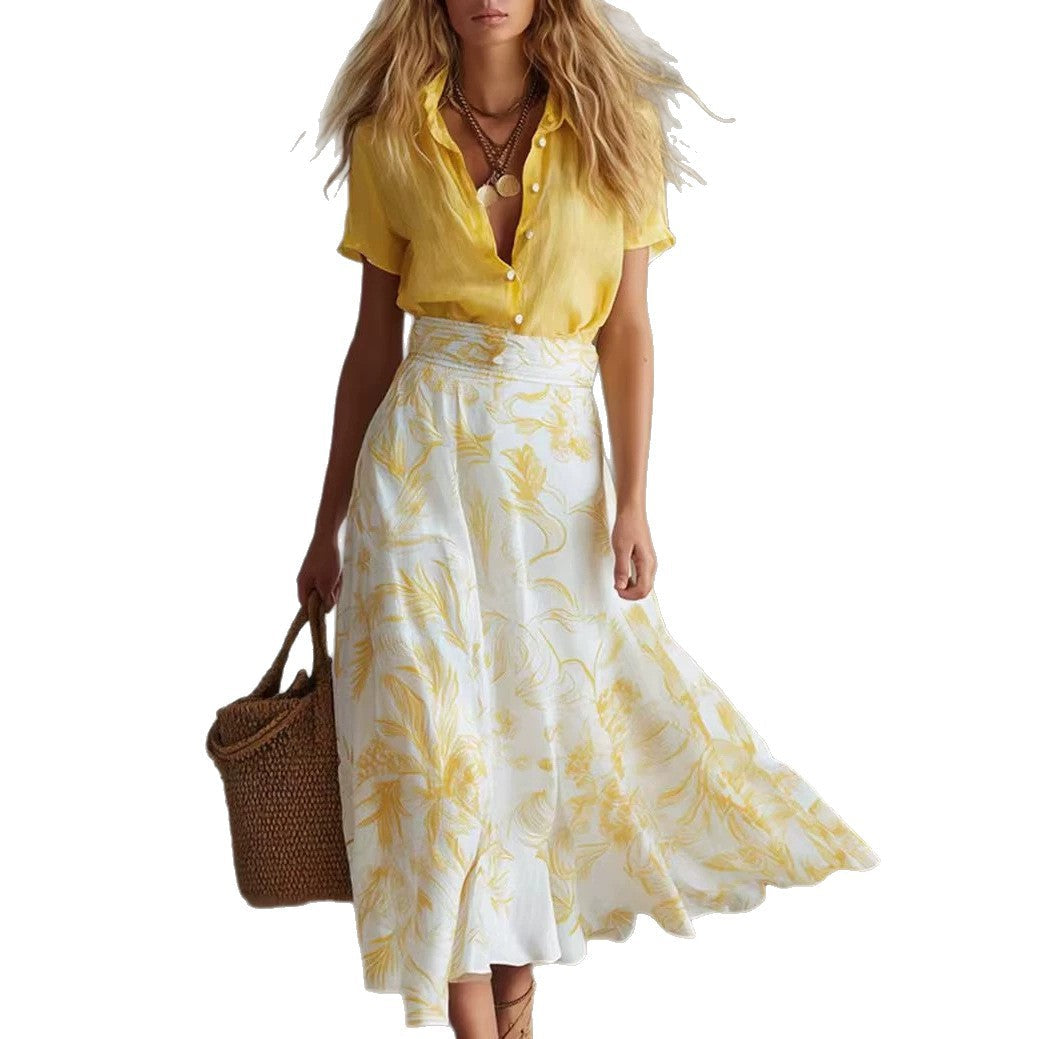 Ensemble coordonné jupe fleurie et chemise contrastantes