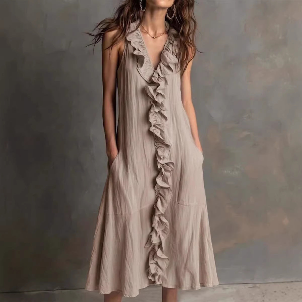 🌿 Robe midi sans manches à col en V volanté