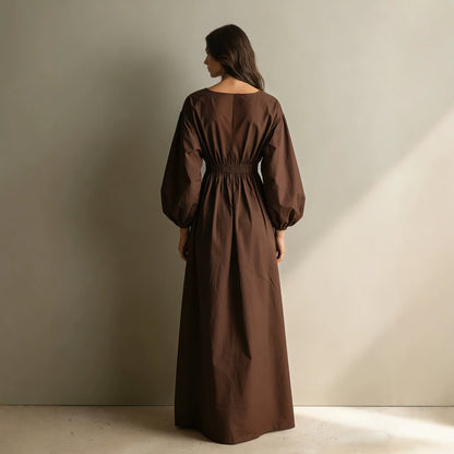 Robe longue en popeline à encolure en V, manches ballon et taille smockée