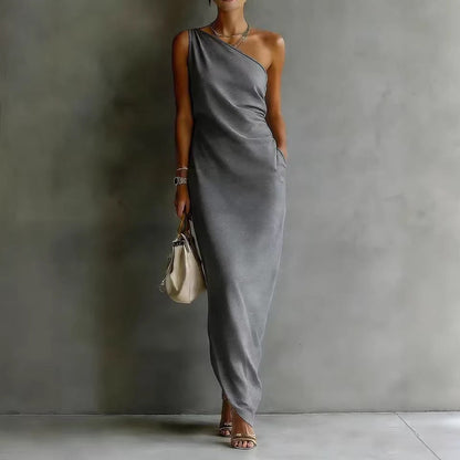 Robe longue moulante en satin uni avec drapé asymétrique sur l'épaule