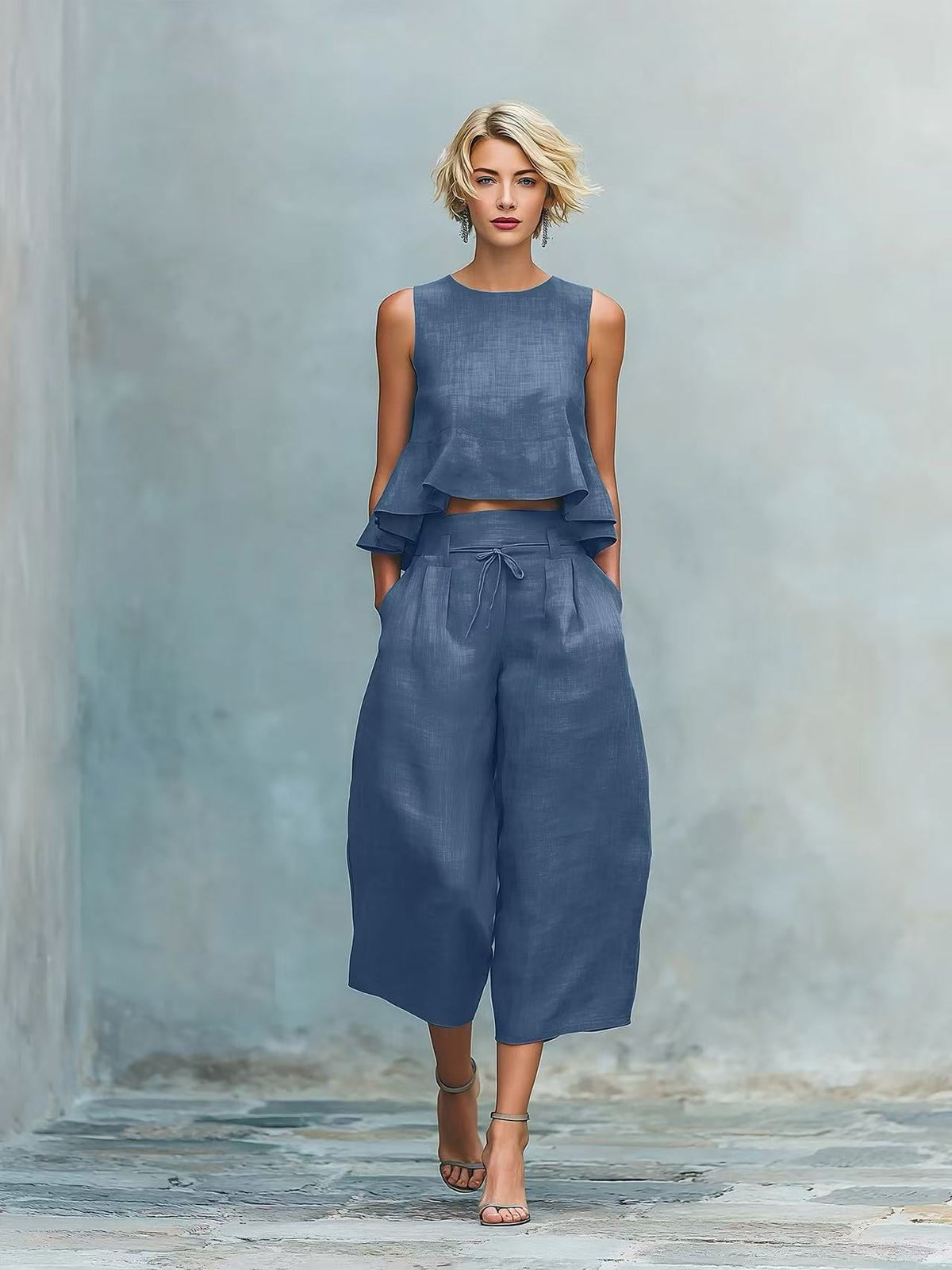 Ensemble deux pièces caraco court à volants en lin et pantalon culotte taille nouée