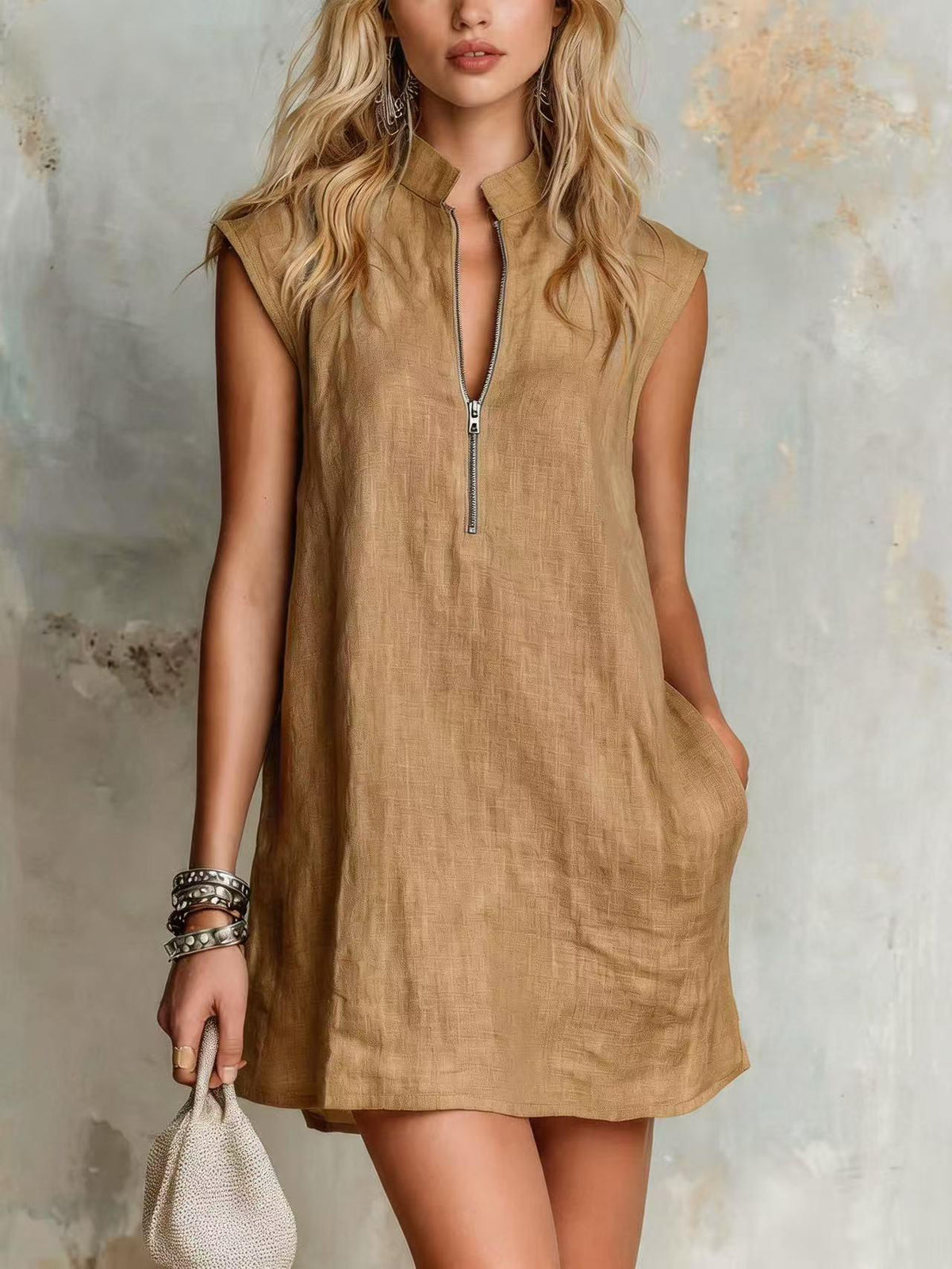 Robe courte droite sans manches à col officier, demi-zip et poches, en lin