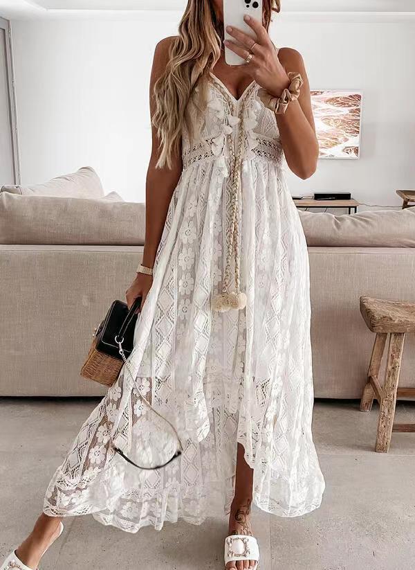 Robe longue asymétrique fluide à fines bretelles et dentelle festonnée