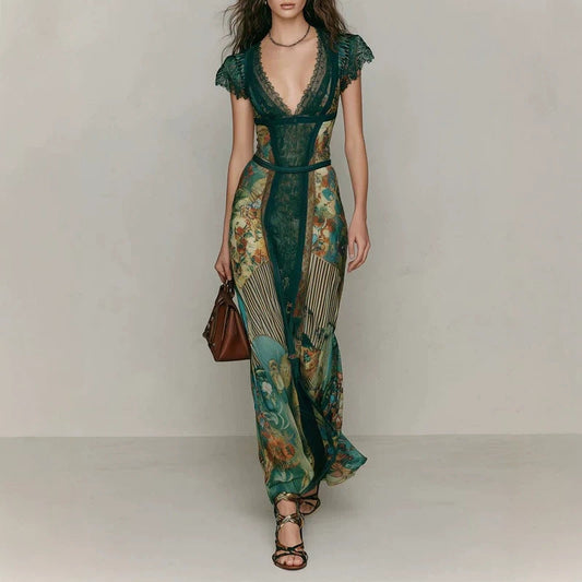 Robe longue à imprimé vintage, décolleté plongeant en V et manches courtes en dentelle