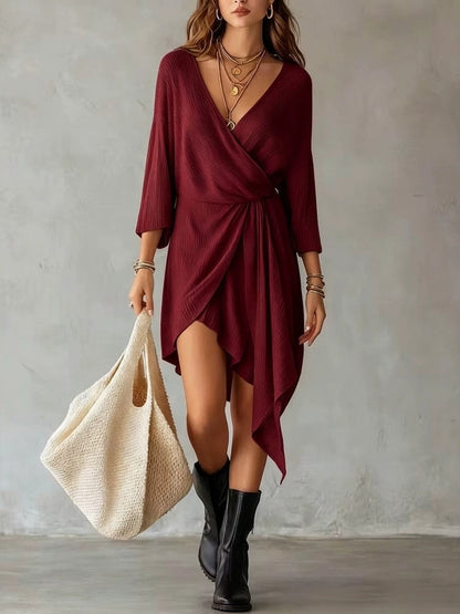 Mini-robe asymétrique en maille côtelée crème avec cache-cœur