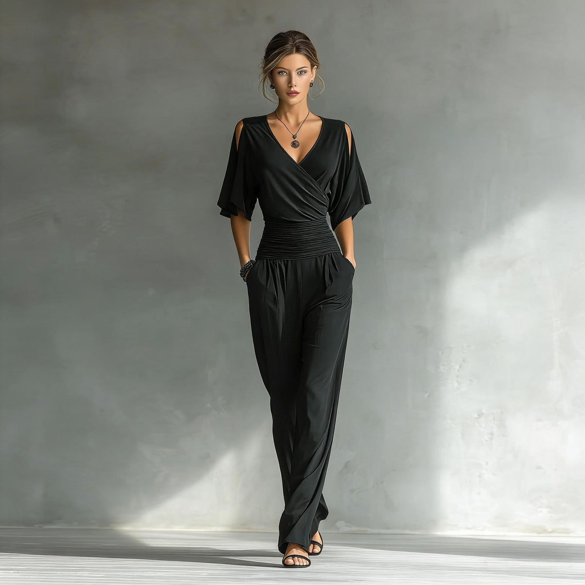 Combinaison pantalon drapée à épaules dénudées avec taille froncée et jambes larges