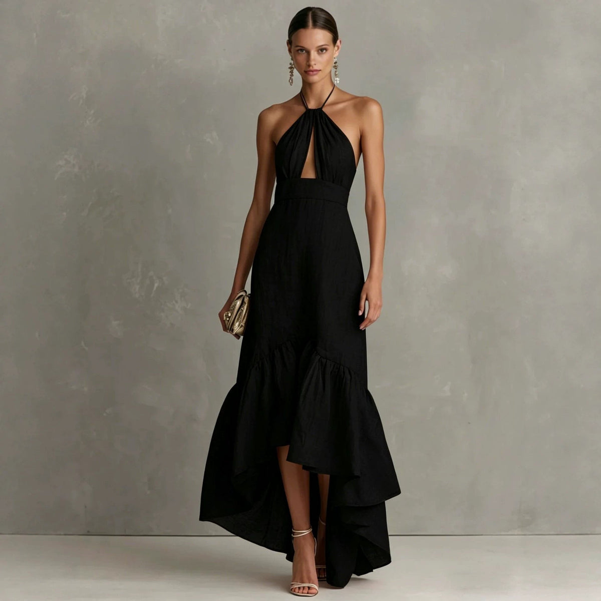 Robe longue texturée asymétrique à volants, avec encolure licou et découpe goutte d'eau
