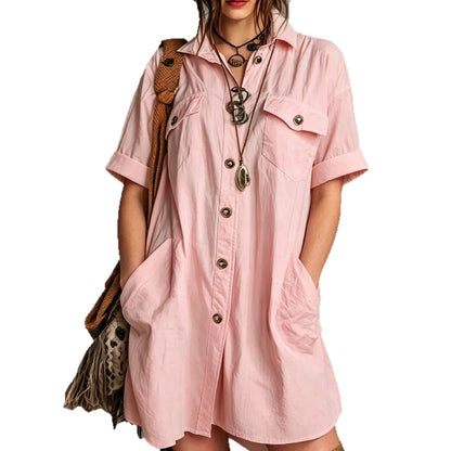 Robe chemise boutonnée à manches courtes et coupe ample avec poches