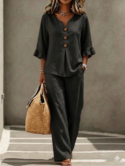 Ensemble deux pièces en lin bleu clair avec col en V, manches volantées et pantalon large